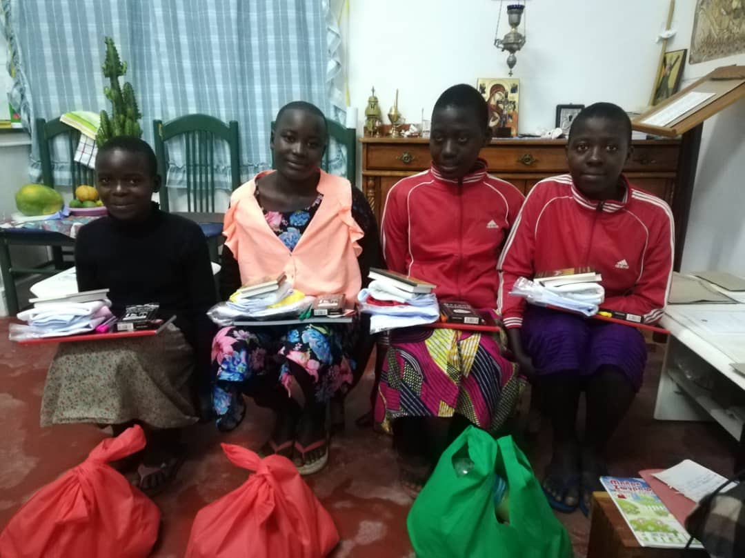 Daruri pentru elevele de liceu din Tanzania care s-au implicat în munca de la Centrul misionar