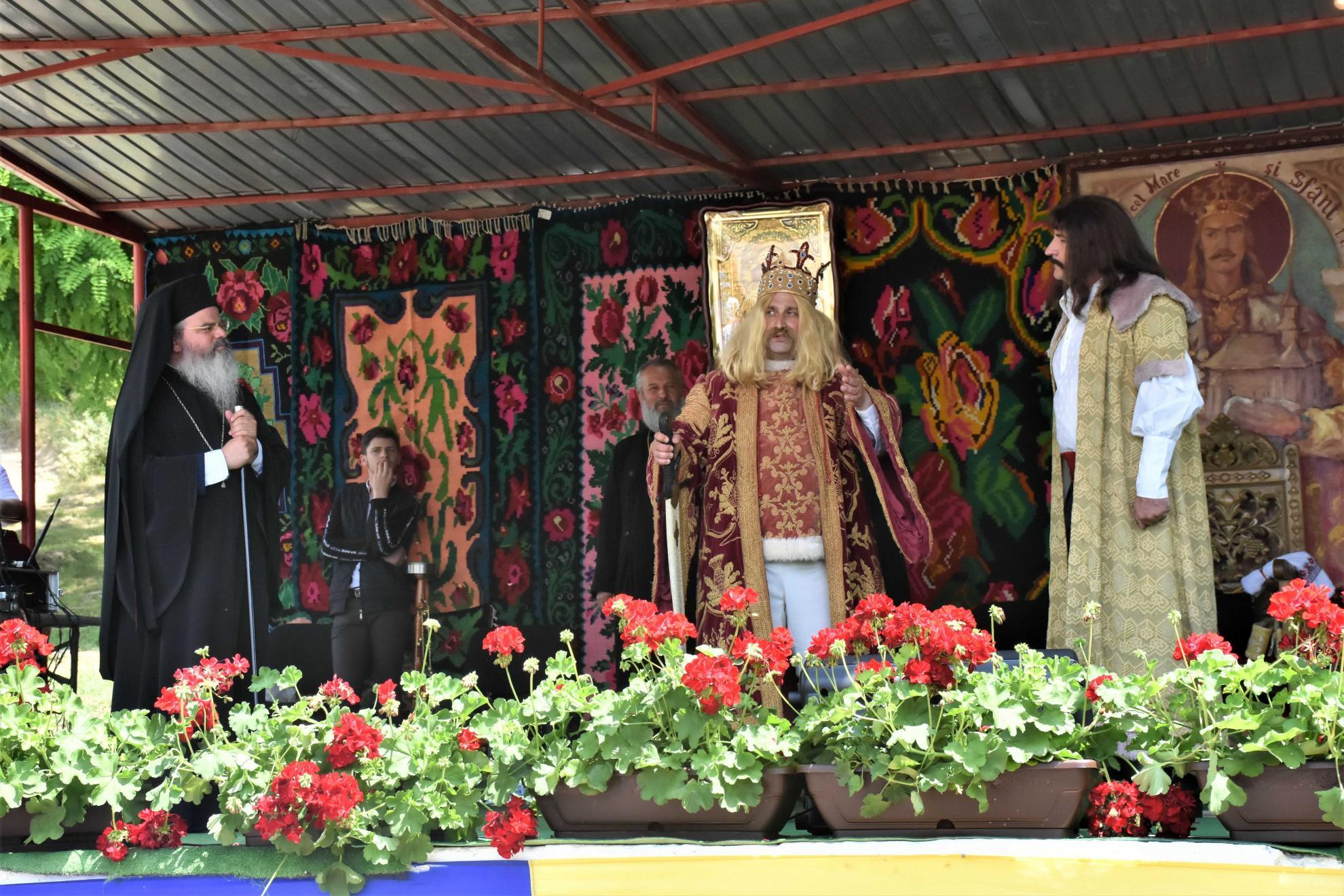 Liturghie arhierească în Parohia Cănţălăreşti