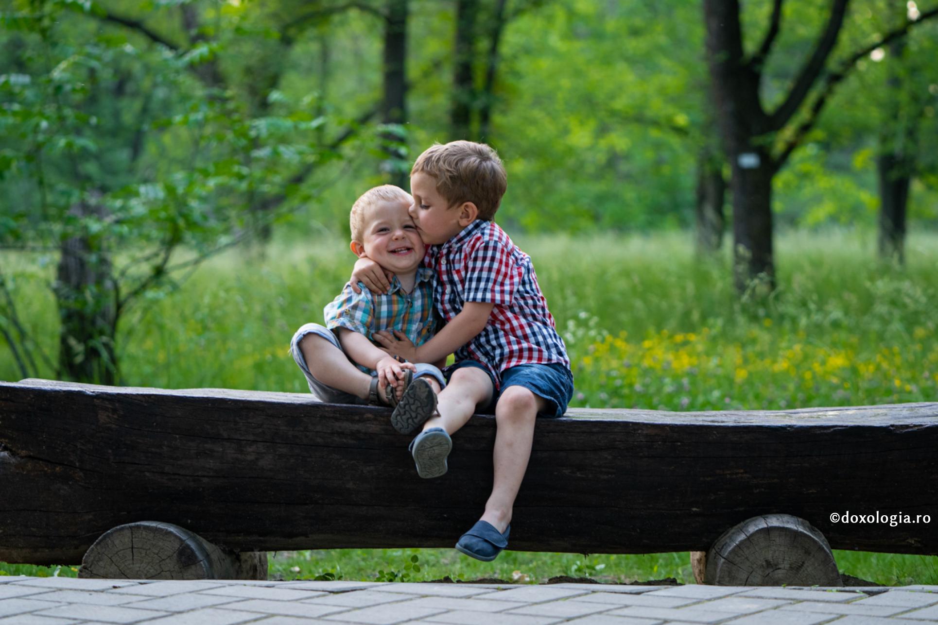Iubirea dăinuiește prin fapte – unele aparent banale, altele duse până la jertfă
