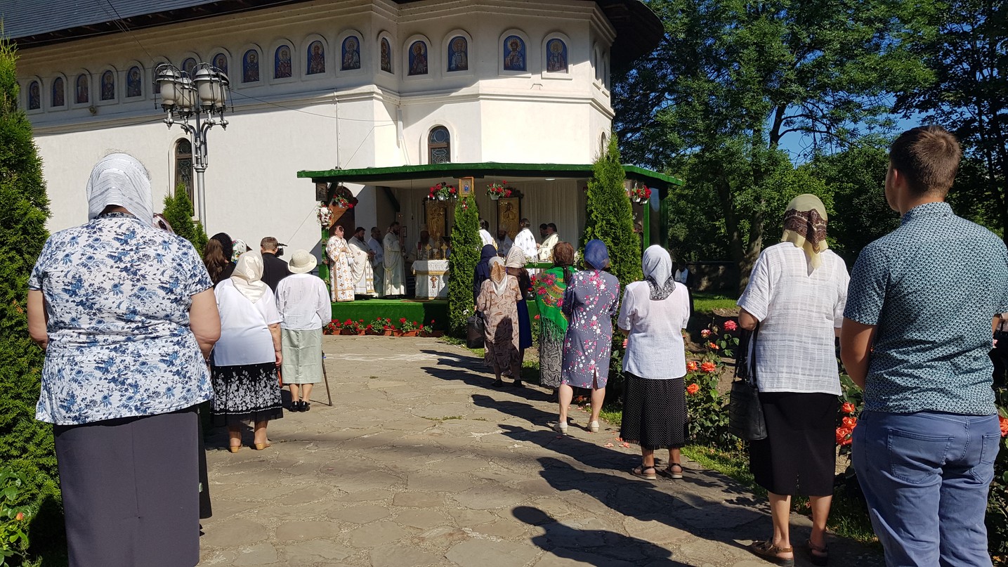 Trei ierarhi, la hramul Mănăstirii Bogdana din Rădăuți