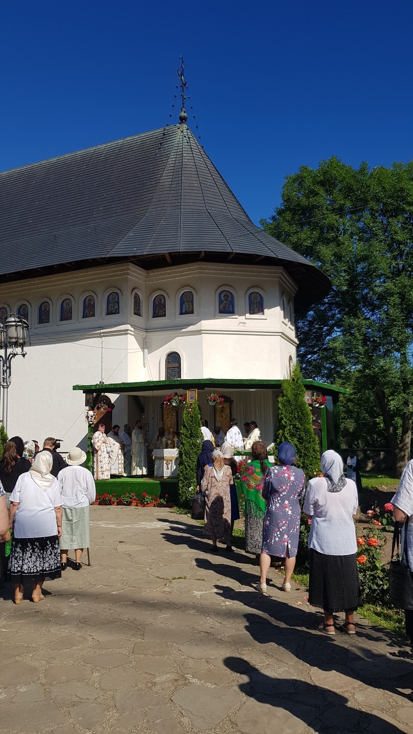 Trei ierarhi, la hramul Mănăstirii Bogdana din Rădăuți