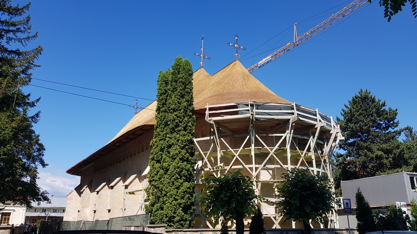 Trei ierarhi, la hramul Mănăstirii Bogdana din Rădăuți