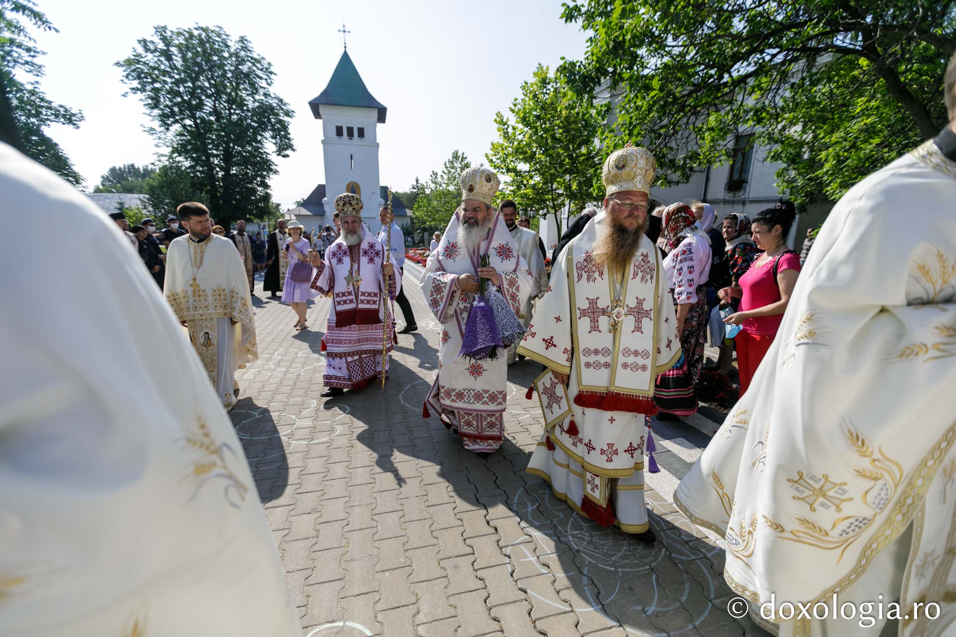 foto: pr. Silviu Cluci Sărbătoarea Sfintei Chiriachi în Episcopia Hușilor: „Îi mulţumim pentru lucrurile minunate pe care le săvârşeşte, cu discreţie, în viaţa noastră”