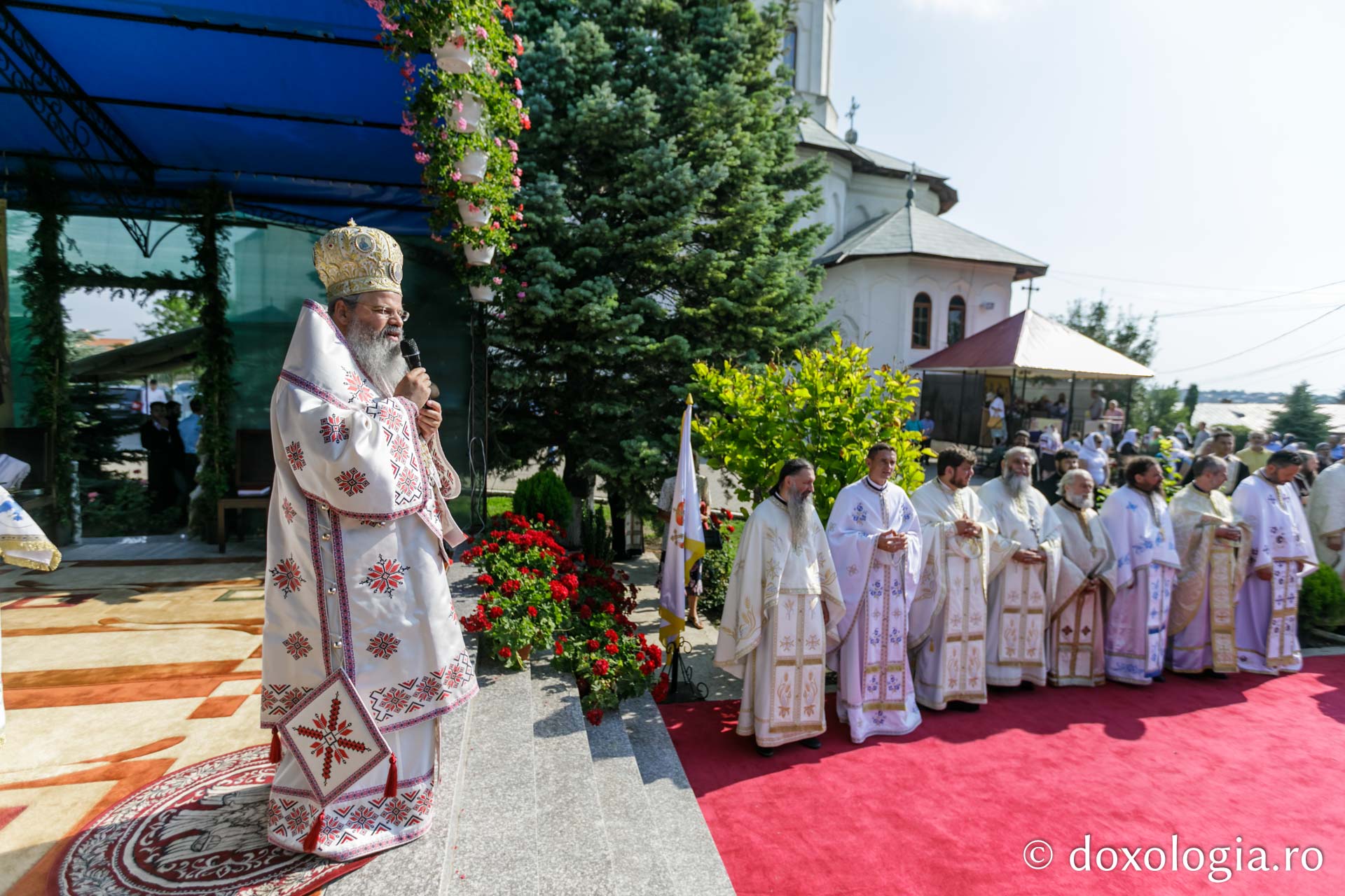 foto: pr. Silviu Cluci Sărbătoarea Sfintei Chiriachi în Episcopia Hușilor: „Îi mulţumim pentru lucrurile minunate pe care le săvârşeşte, cu discreţie, în viaţa noastră”