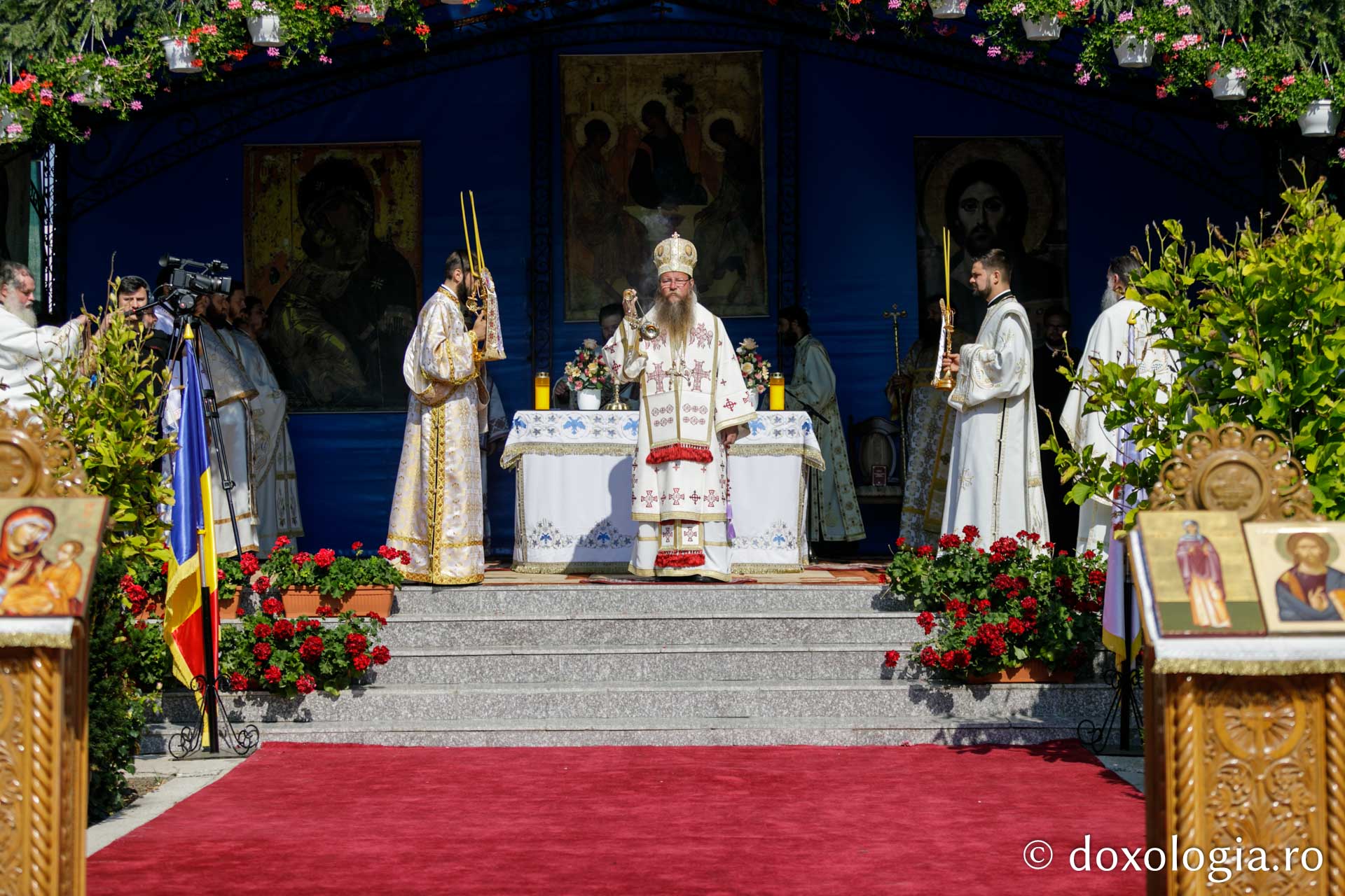 foto: pr. Silviu Cluci Sărbătoarea Sfintei Chiriachi în Episcopia Hușilor: „Îi mulţumim pentru lucrurile minunate pe care le săvârşeşte, cu discreţie, în viaţa noastră”