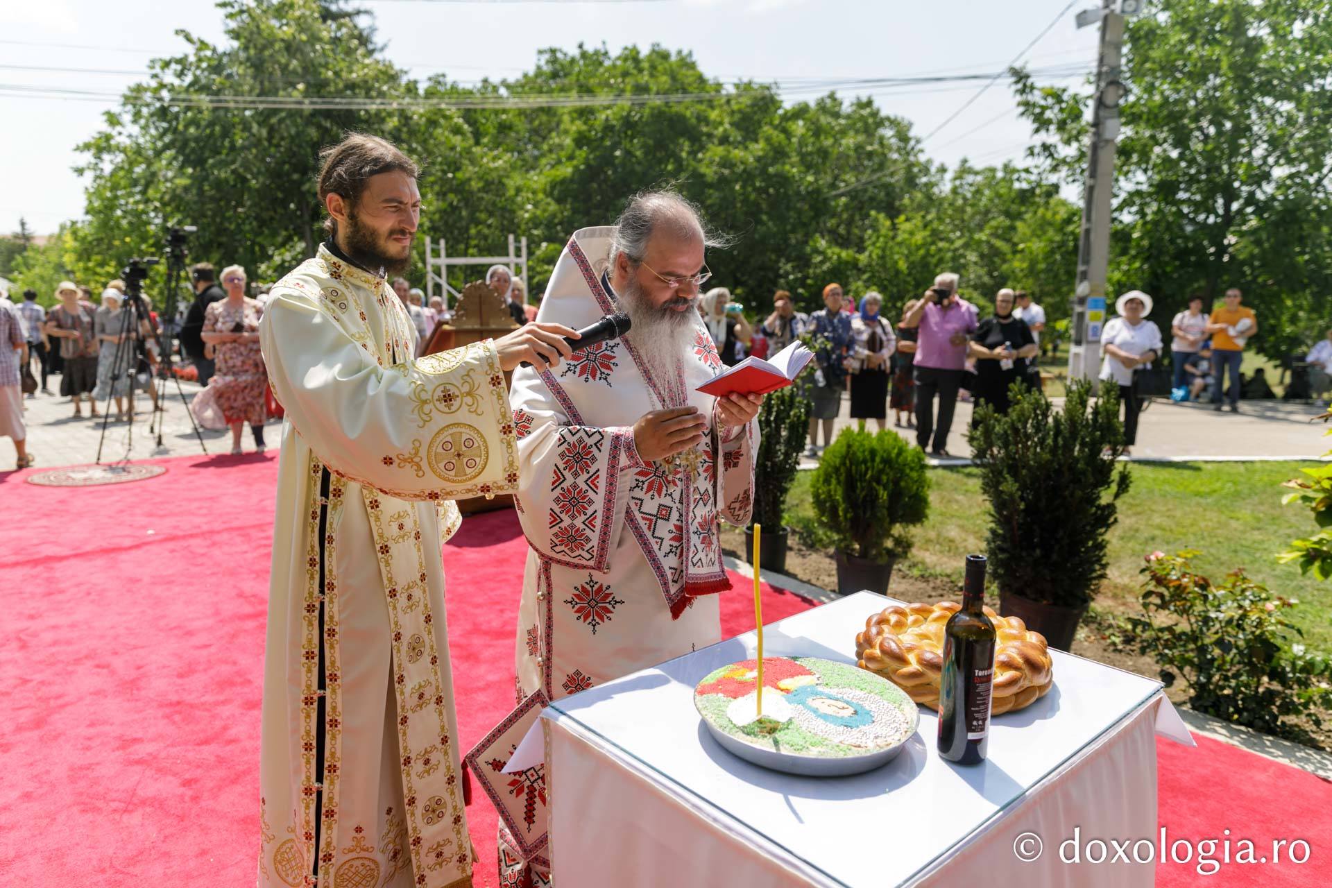 foto: pr. Silviu Cluci Sărbătoarea Sfintei Chiriachi în Episcopia Hușilor: „Îi mulţumim pentru lucrurile minunate pe care le săvârşeşte, cu discreţie, în viaţa noastră”