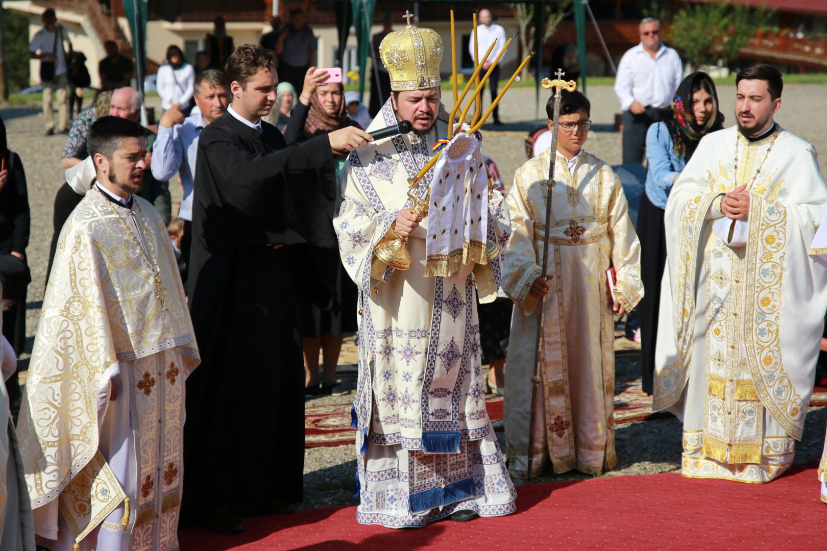 Sfântul Mucenic Pantelimon a fost cinstit la Mănăstirea Paltin din Petru Vodă