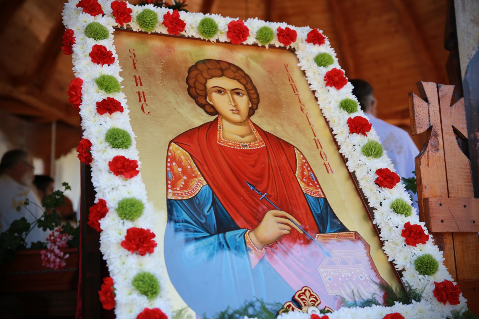 Sfântul Mucenic Pantelimon a fost cinstit la Mănăstirea Paltin din Petru Vodă