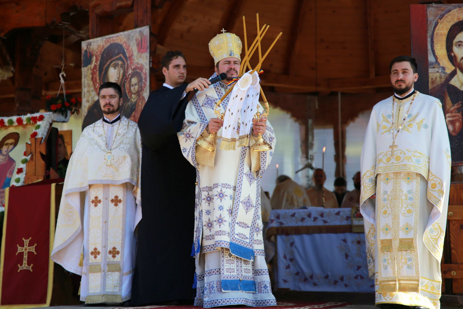 Sfântul Mucenic Pantelimon a fost cinstit la Mănăstirea Paltin din Petru Vodă