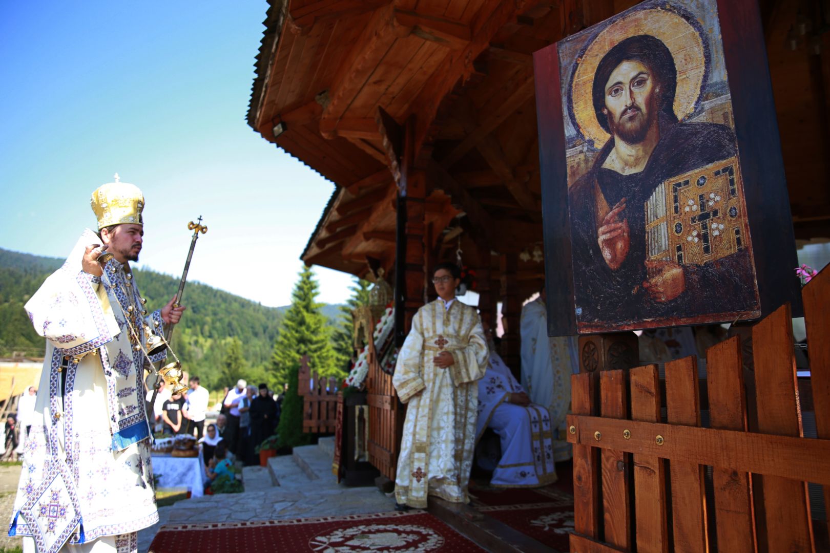 Sfântul Mucenic Pantelimon a fost cinstit la Mănăstirea Paltin din Petru Vodă