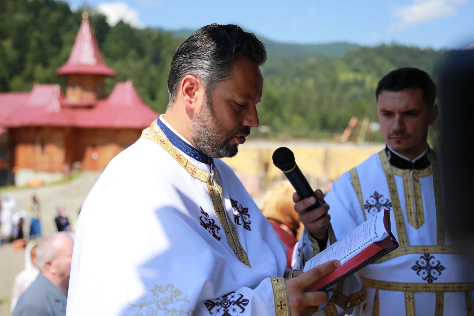 Sfântul Mucenic Pantelimon a fost cinstit la Mănăstirea Paltin din Petru Vodă
