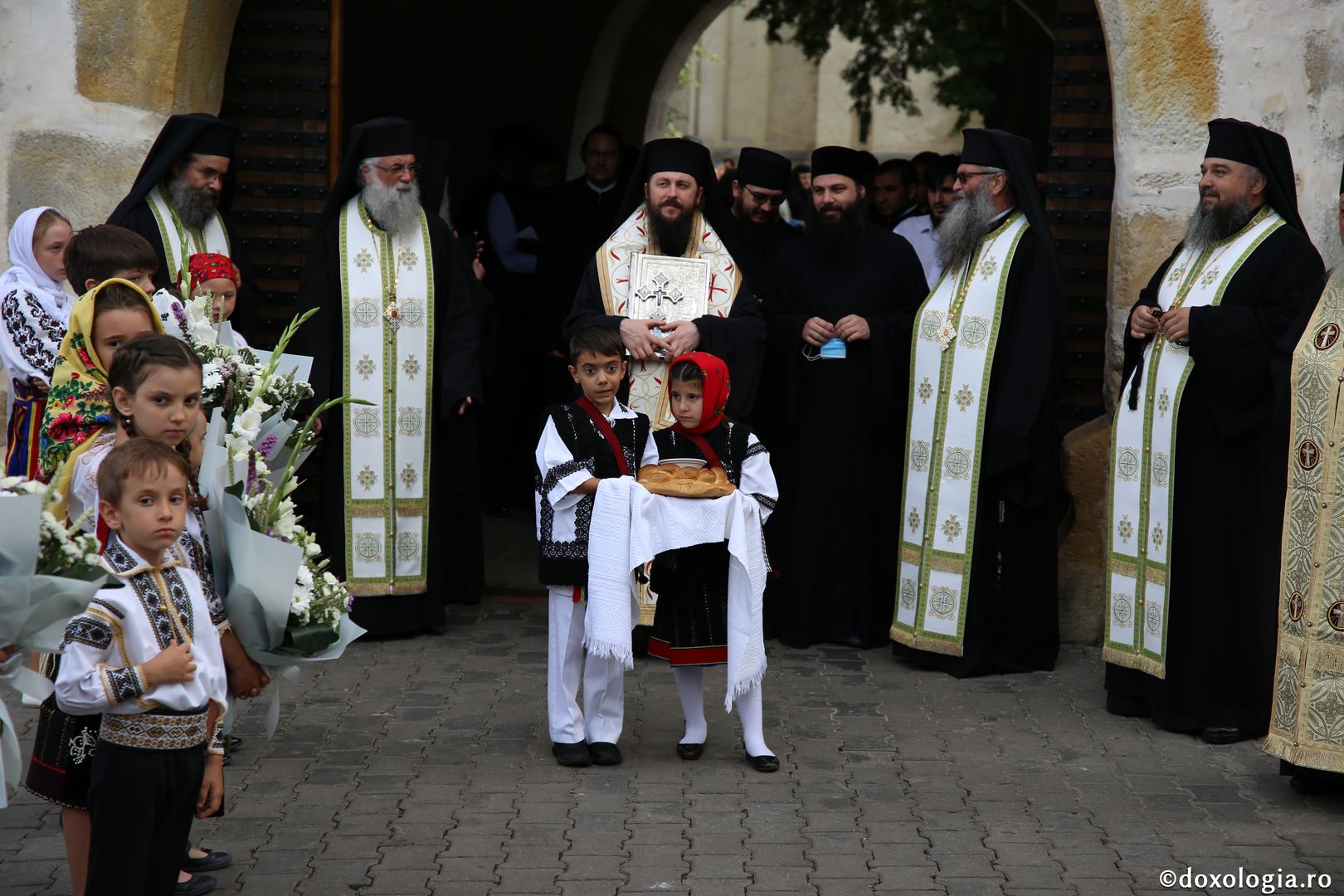 Suceava: Ierarhii care vor sluji în ziua întronizării noului Arhiepiscop au fost primiți la Mănăstirea „Sfântul Ioan cel Nou”