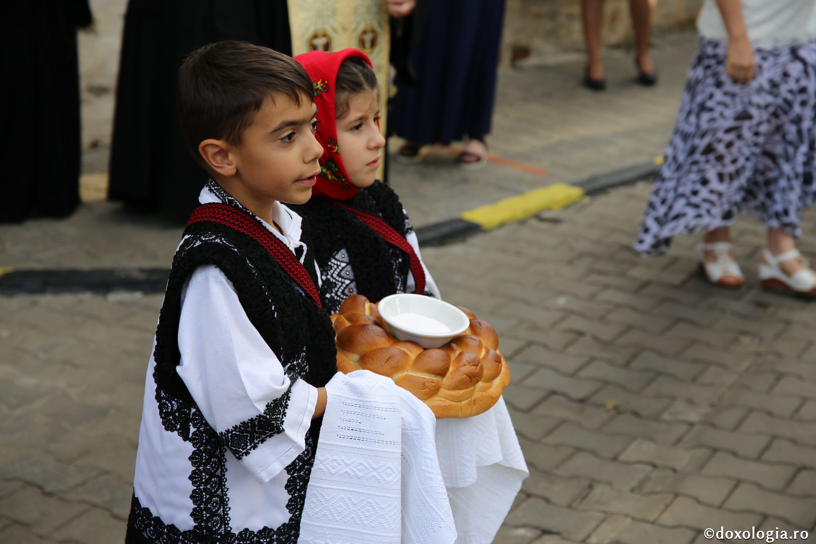 Suceava: Ierarhii care vor sluji în ziua întronizării noului Arhiepiscop au fost primiți la Mănăstirea „Sfântul Ioan cel Nou”