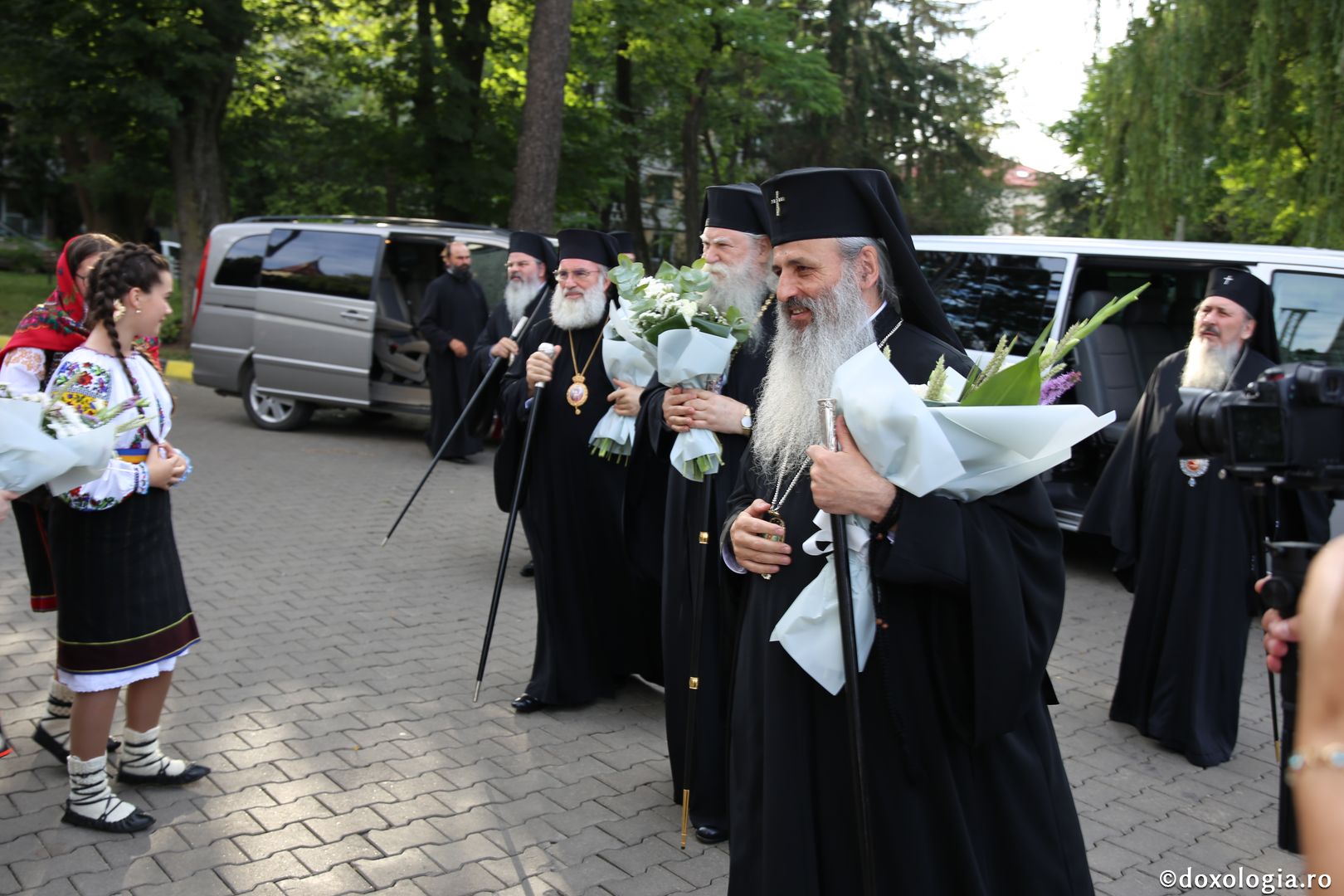 Suceava: Ierarhii care vor sluji în ziua întronizării noului Arhiepiscop au fost primiți la Mănăstirea „Sfântul Ioan cel Nou”