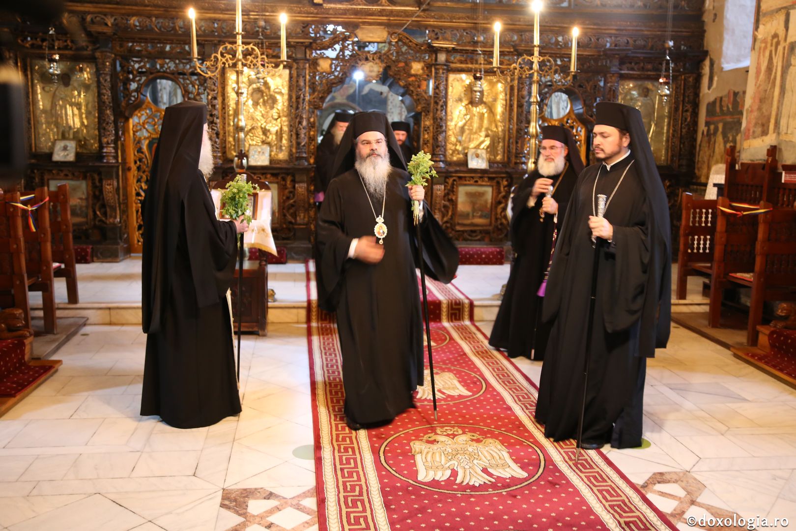 Suceava: Ierarhii care vor sluji în ziua întronizării noului Arhiepiscop au fost primiți la Mănăstirea „Sfântul Ioan cel Nou”