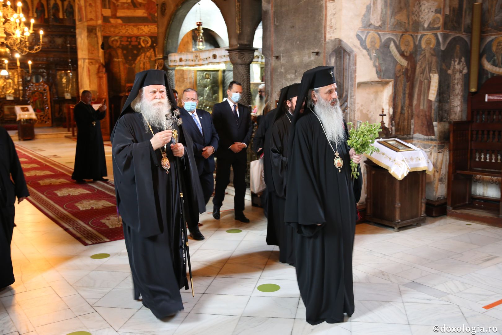 Suceava: Ierarhii care vor sluji în ziua întronizării noului Arhiepiscop au fost primiți la Mănăstirea „Sfântul Ioan cel Nou”