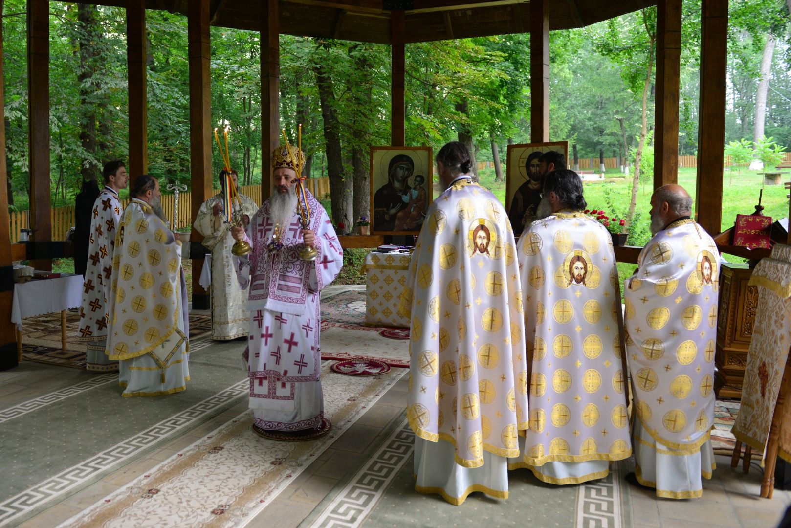 Părintele Mitropolit Teofan a slujit la Mănăstirea Miclăușeni