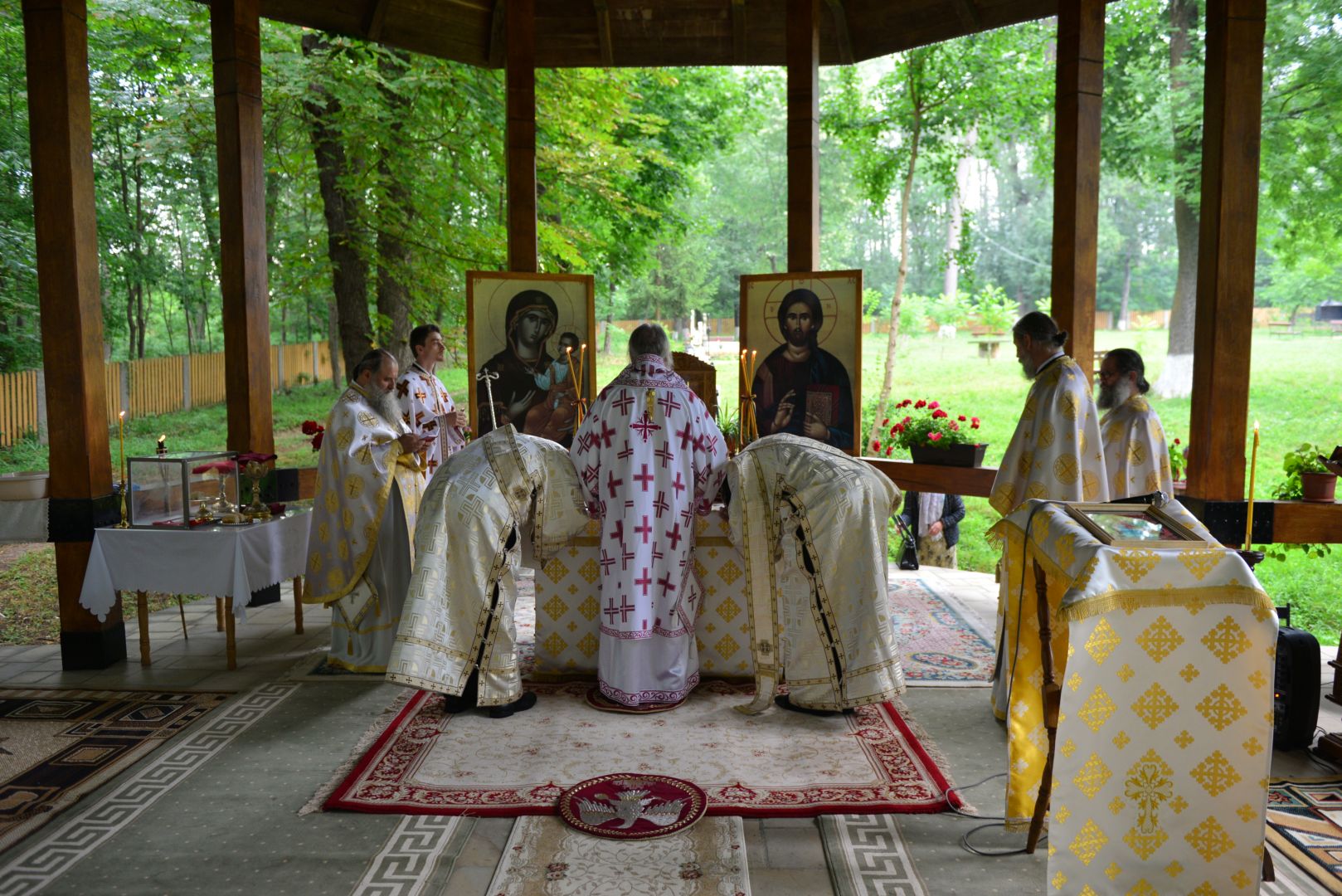 Părintele Mitropolit Teofan a slujit la Mănăstirea Miclăușeni