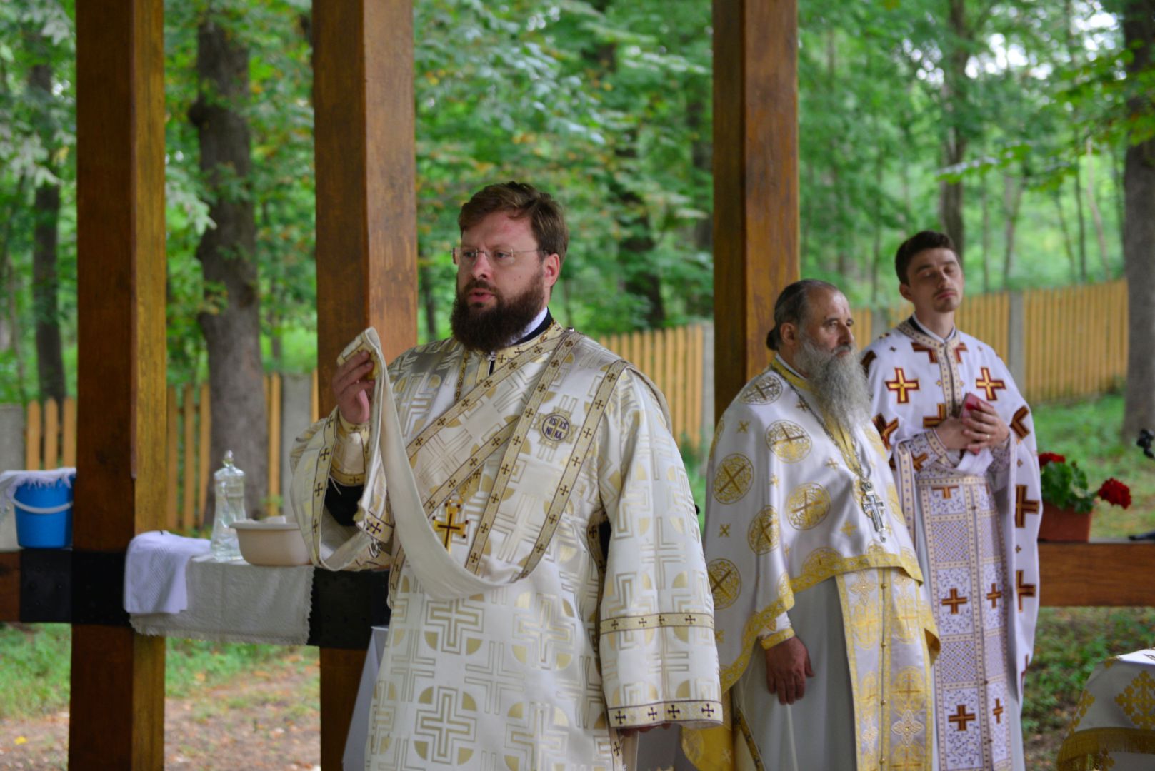 Părintele Mitropolit Teofan a slujit la Mănăstirea Miclăușeni