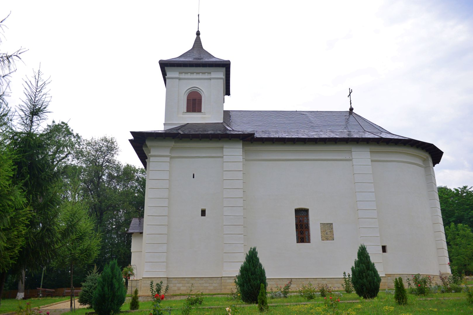 Părintele Mitropolit Teofan a slujit la Mănăstirea Miclăușeni