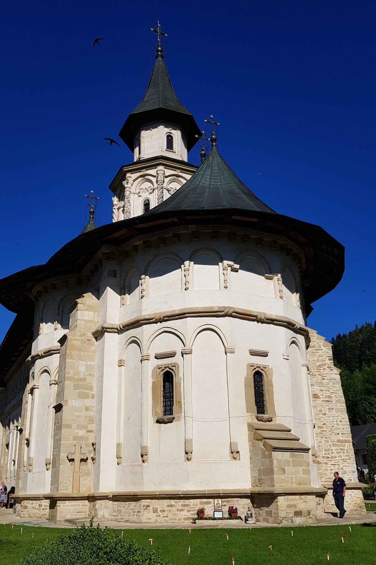 Hram la Mănăstirea Putna: „Glasul măritului Voievod Ștefan a fost auzit, ascultat, iubit, temut și urmat” Hram la Mănăstirea Putna: „Glasul măritului Voievod Ștefan a fost auzit, ascultat, iubit, temut și urmat”