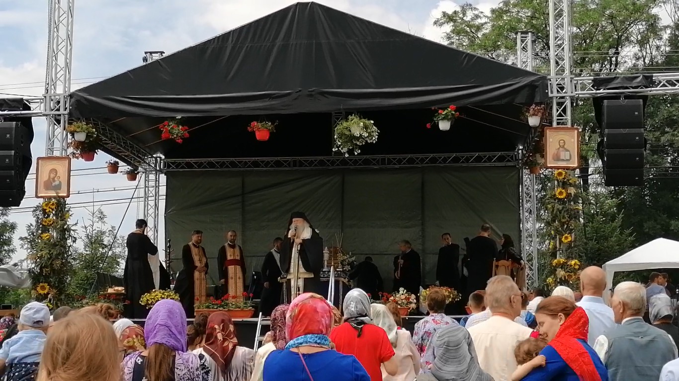 Binecuvântare arhierească în Parohia Vânători - Gorbăneşti