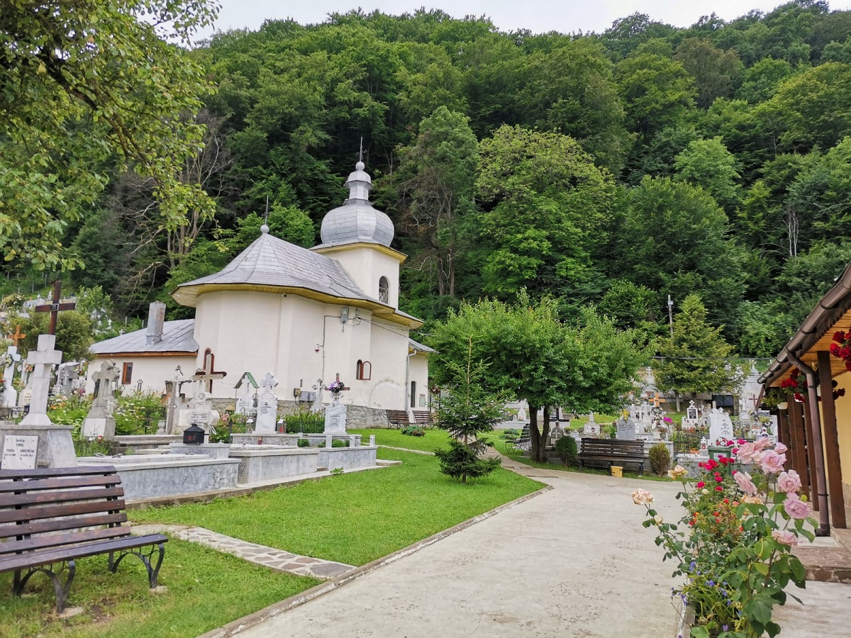 Catapeteasma bisericii-monument a Parohiei Bâtca Doamnei a fost resfințită