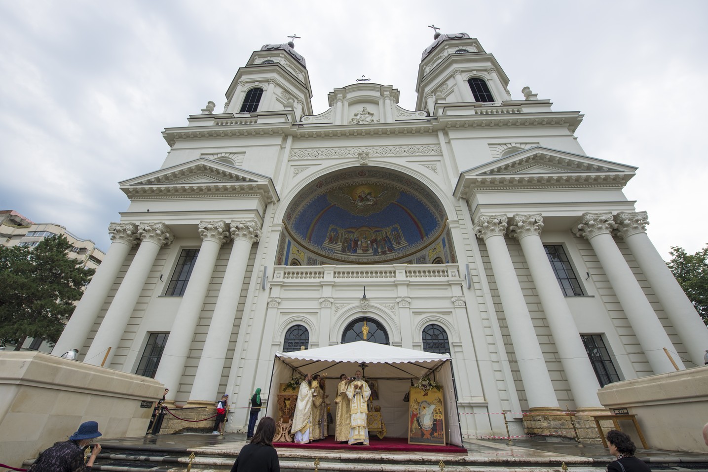 IPS Părinte Mitropolit Teofan: „Iubesc, așadar trăiesc cu adevărat!”