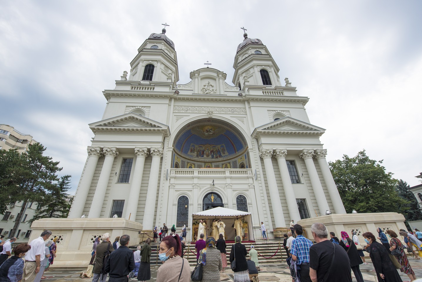 IPS Părinte Mitropolit Teofan: „Iubesc, așadar trăiesc cu adevărat!”