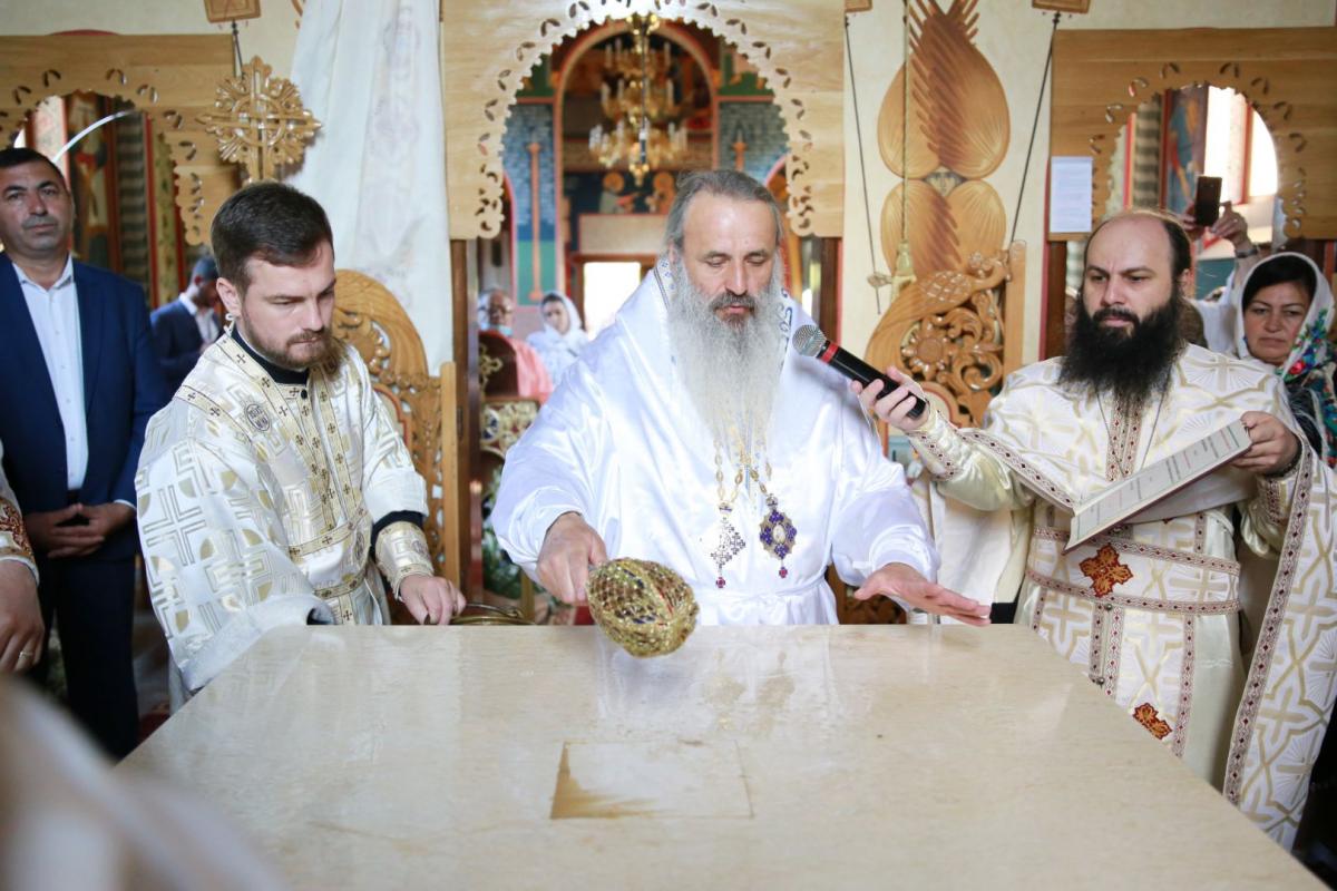 foto: Flavius Popa (Video) Biserica din Valea Racului a primit veșmântul sfințirii