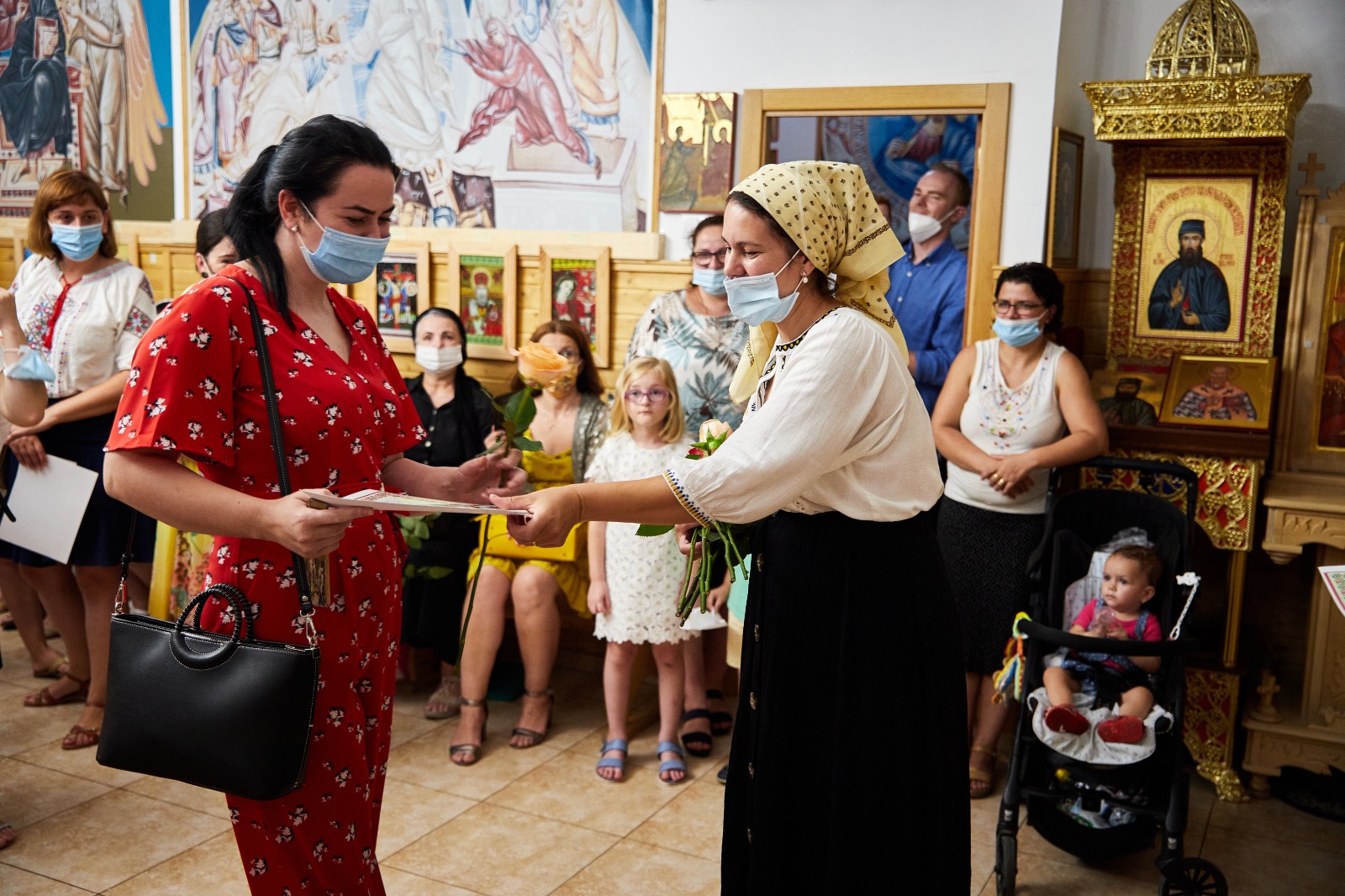 Atelier de icoane pe sticlă și expoziție în parohia Torrent, Spania