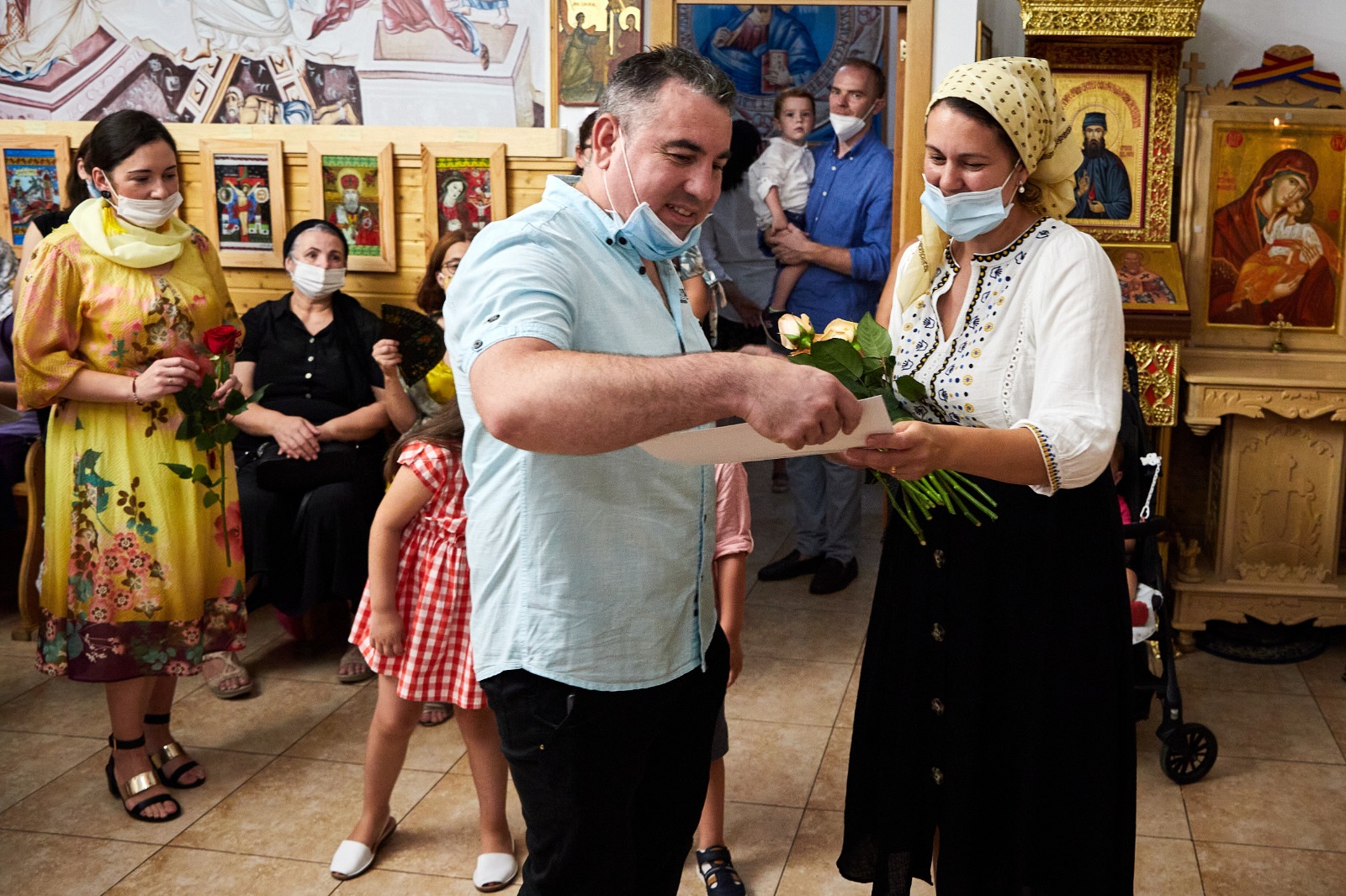 Atelier de icoane pe sticlă și expoziție în parohia Torrent, Spania