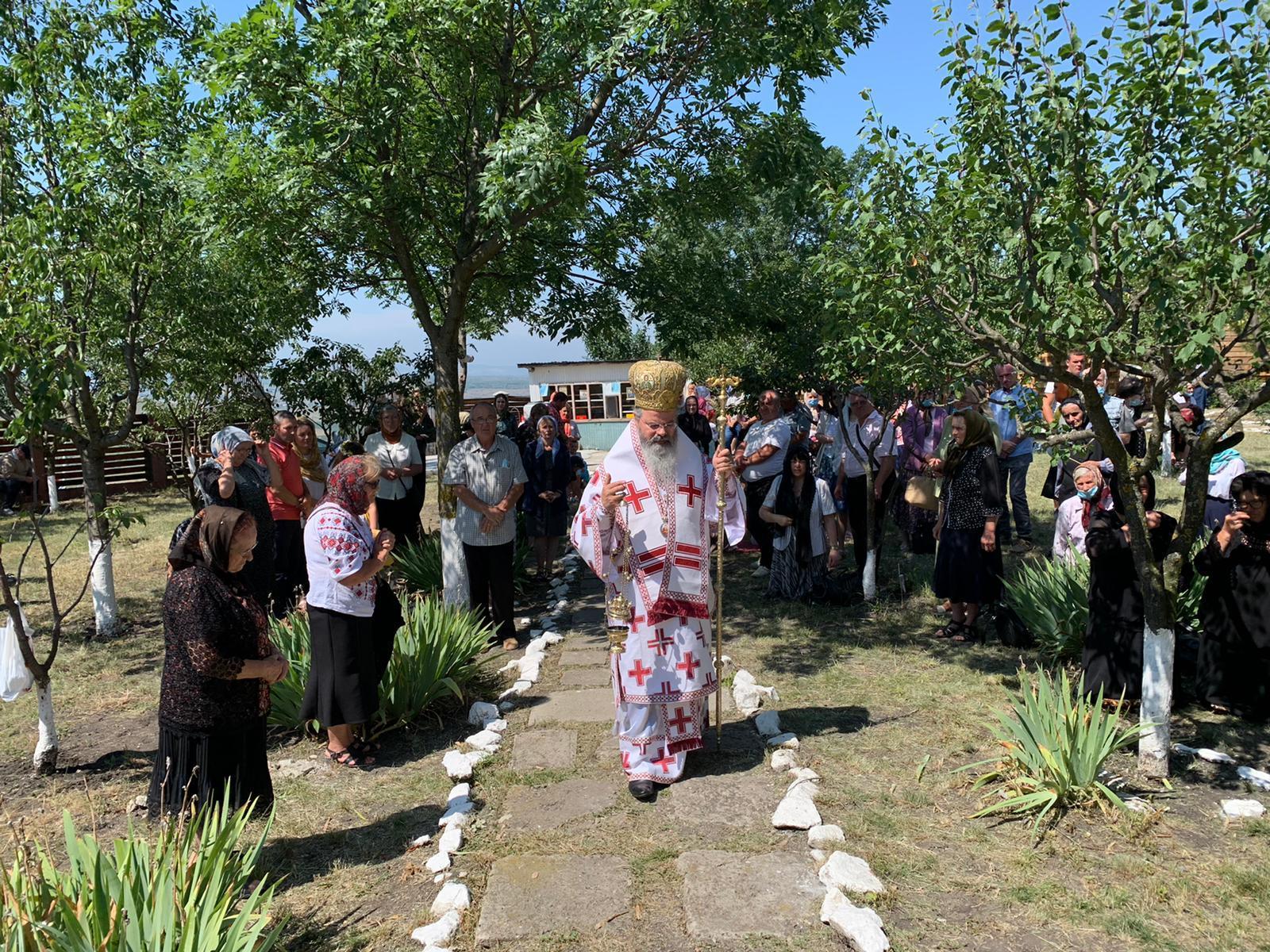 Slujba arhierească la Schitul Tanacu din judeţul Vaslui