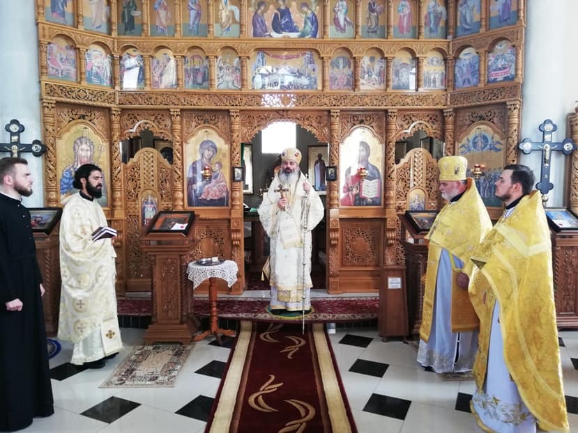 Liturghie arhierească în Biserica „Înălţarea Domnului” din Floreşti Liturghie arhierească în Biserica „Înălţarea Domnului” din Floreşti