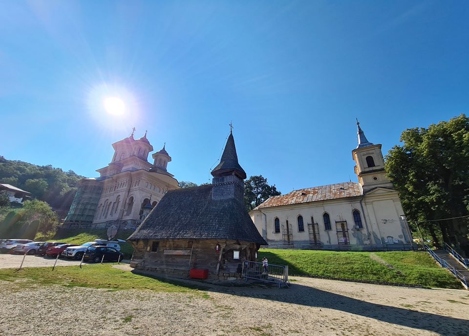 PS Macarie, la Mănăstirea Nicula: „Maica Domnului este la Nicula, printre copiii ei, pe care-i păzește de tot răul”