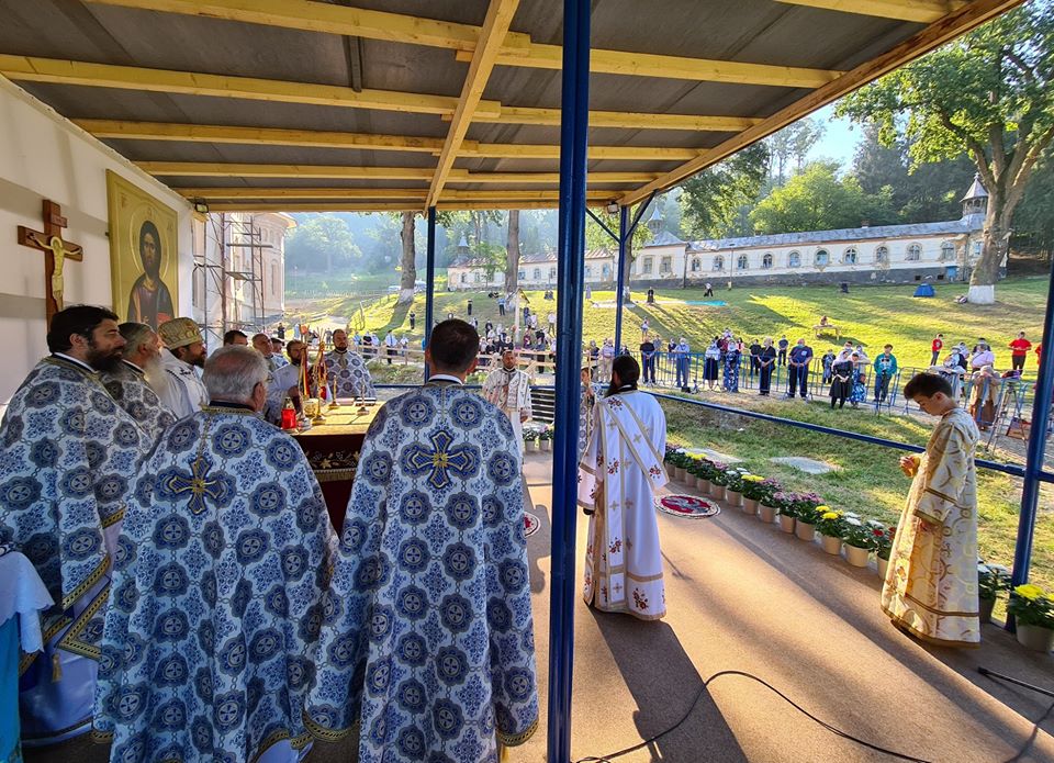 PS Macarie, la Mănăstirea Nicula: „Maica Domnului este la Nicula, printre copiii ei, pe care-i păzește de tot răul”
