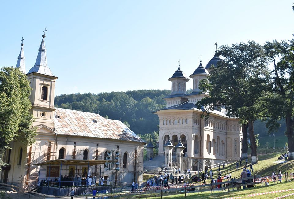 PS Macarie, la Mănăstirea Nicula: „Maica Domnului este la Nicula, printre copiii ei, pe care-i păzește de tot răul”