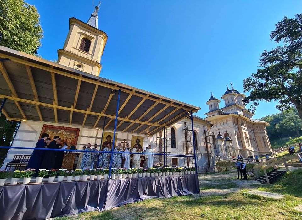 PS Petroniu, către pelerinii de la Nicula: „Să arătăm familiei că suntem mai buni după ce ne întoarcem de la mănăstire”