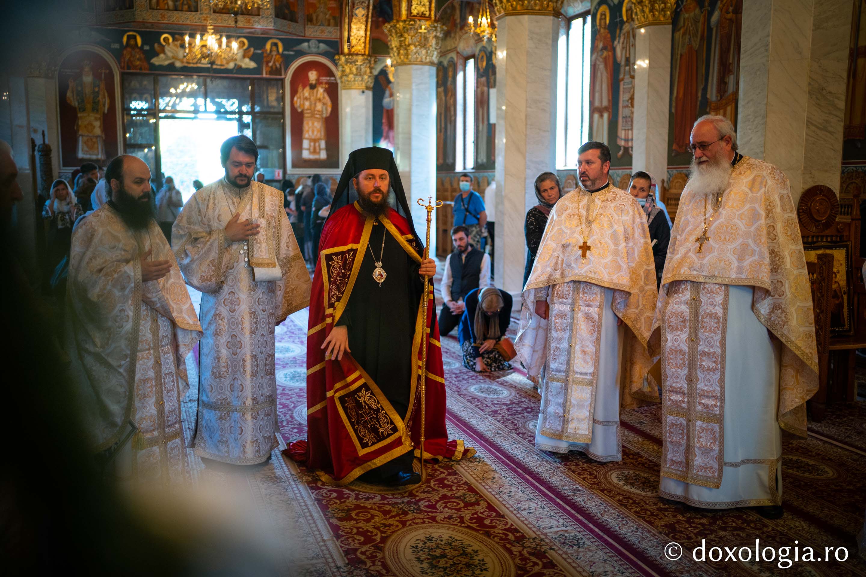 Seminarul de la Mănăstirea Neamț și-a cinstit ocrotitorul. PS Damaschin: „Dacă vrem o viață veșnică deplină, să trăim cinstiți și cuminți încă de aici, de pe pământ!”