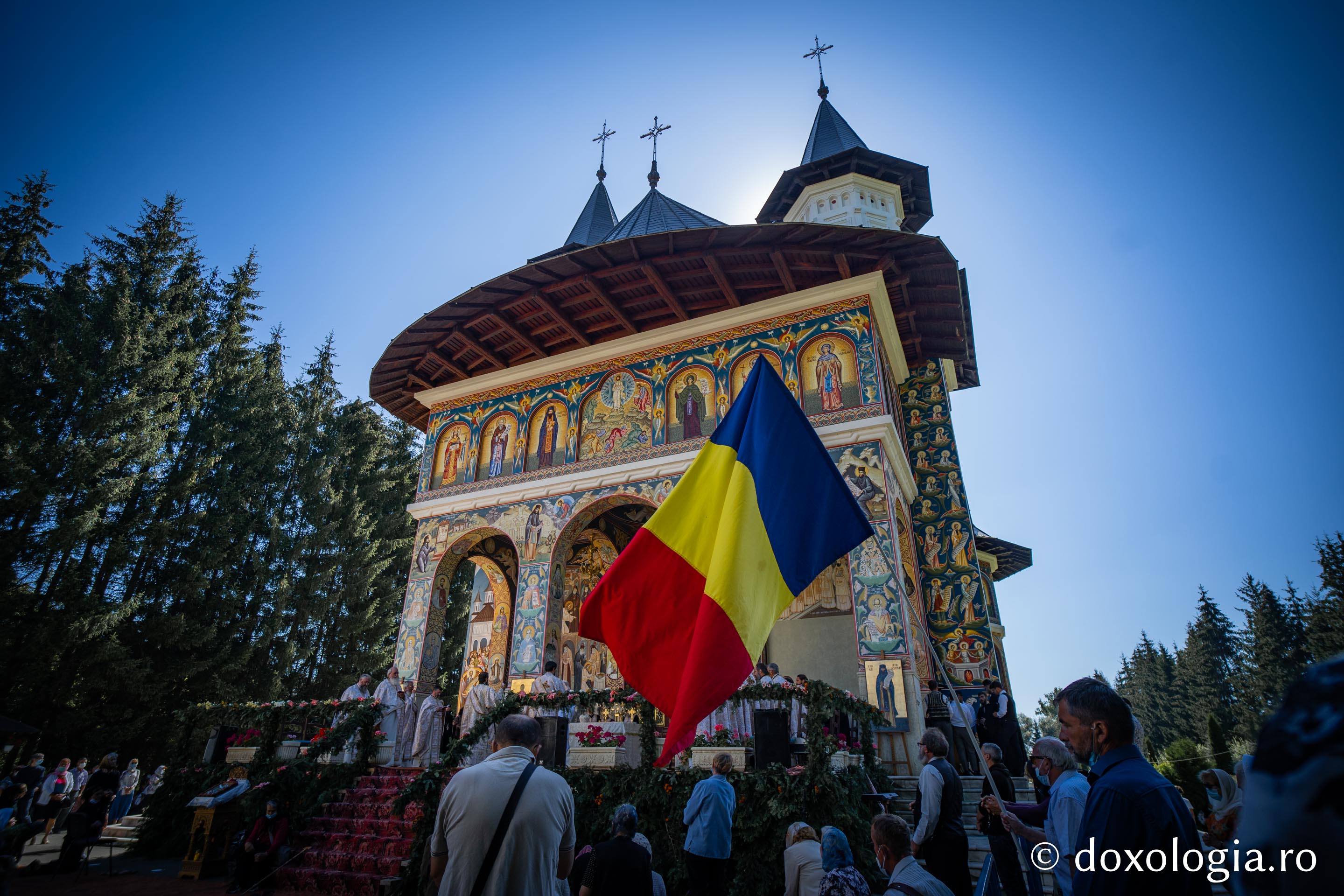 Seminarul de la Mănăstirea Neamț și-a cinstit ocrotitorul. PS Damaschin: „Dacă vrem o viață veșnică deplină, să trăim cinstiți și cuminți încă de aici, de pe pământ!”