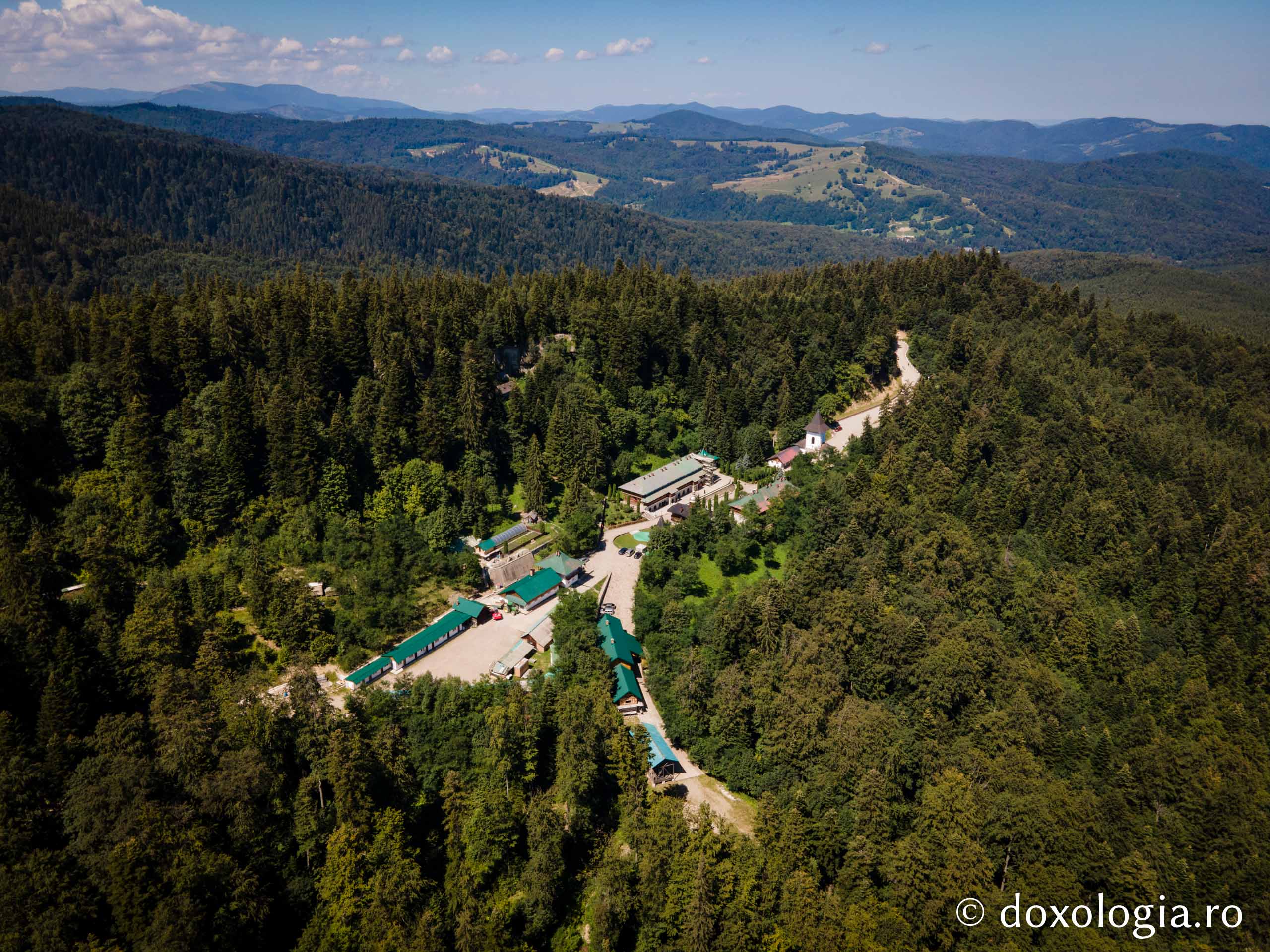 (Foto) Acasă la Sfânta Cuvioasă Teodora de la Sihla – imagini aeriene