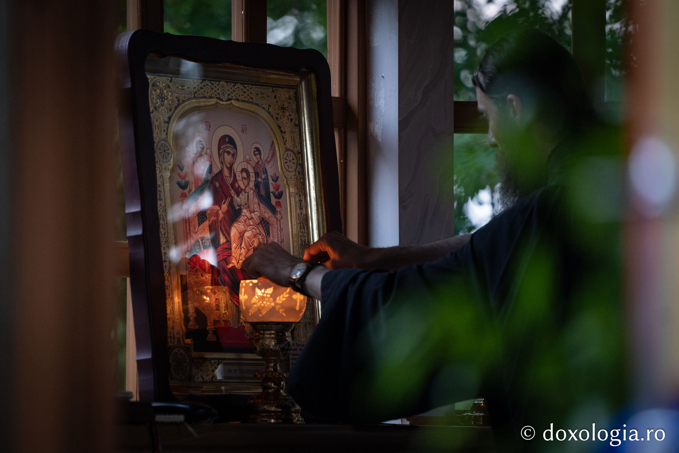 (Foto) Slujbă de priveghere în cinstea Sfintei Cuvioase Teodora de la Sihla – 6 august 2020