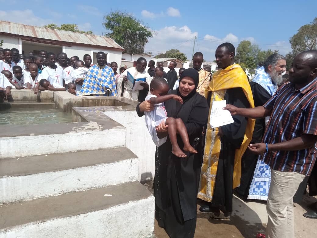 210 persoane au primit Taina Sfântului Botez în Tanzania
