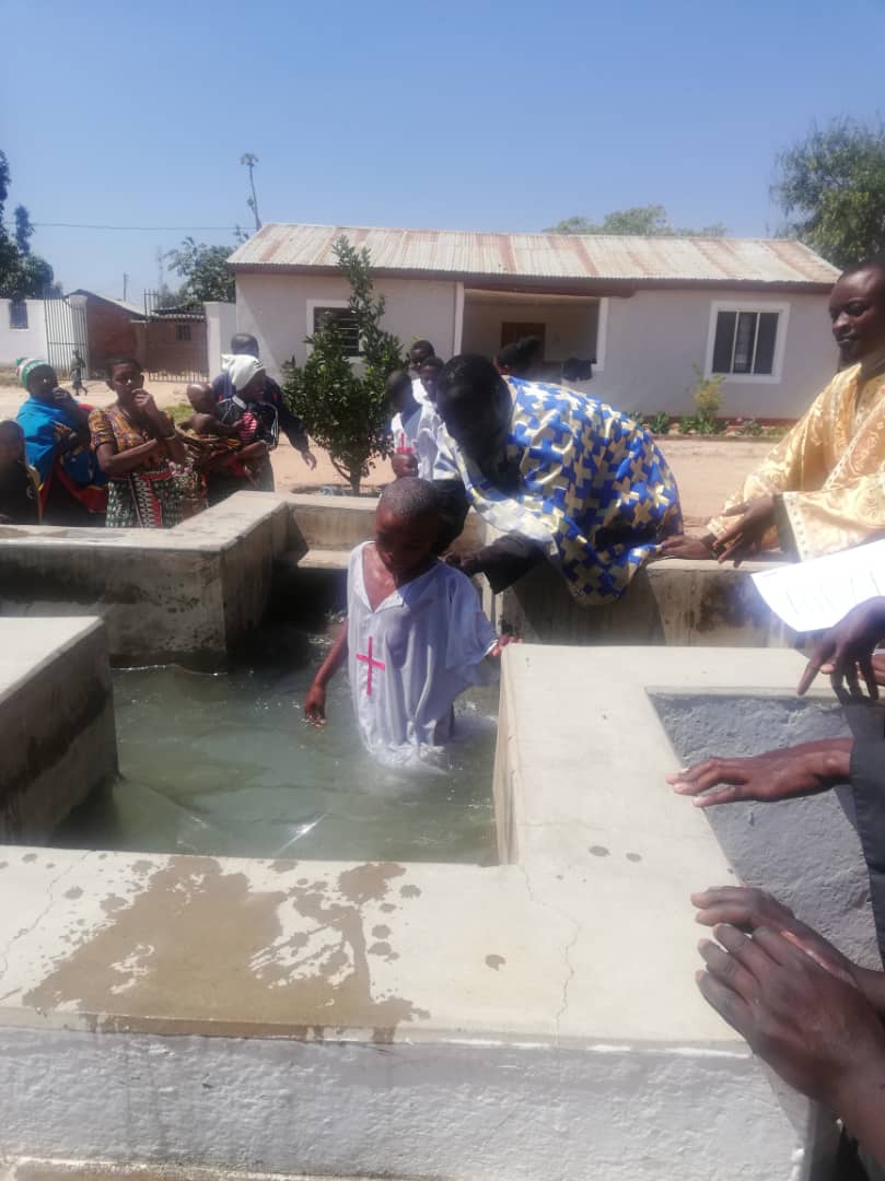 210 persoane au primit Taina Sfântului Botez în Tanzania