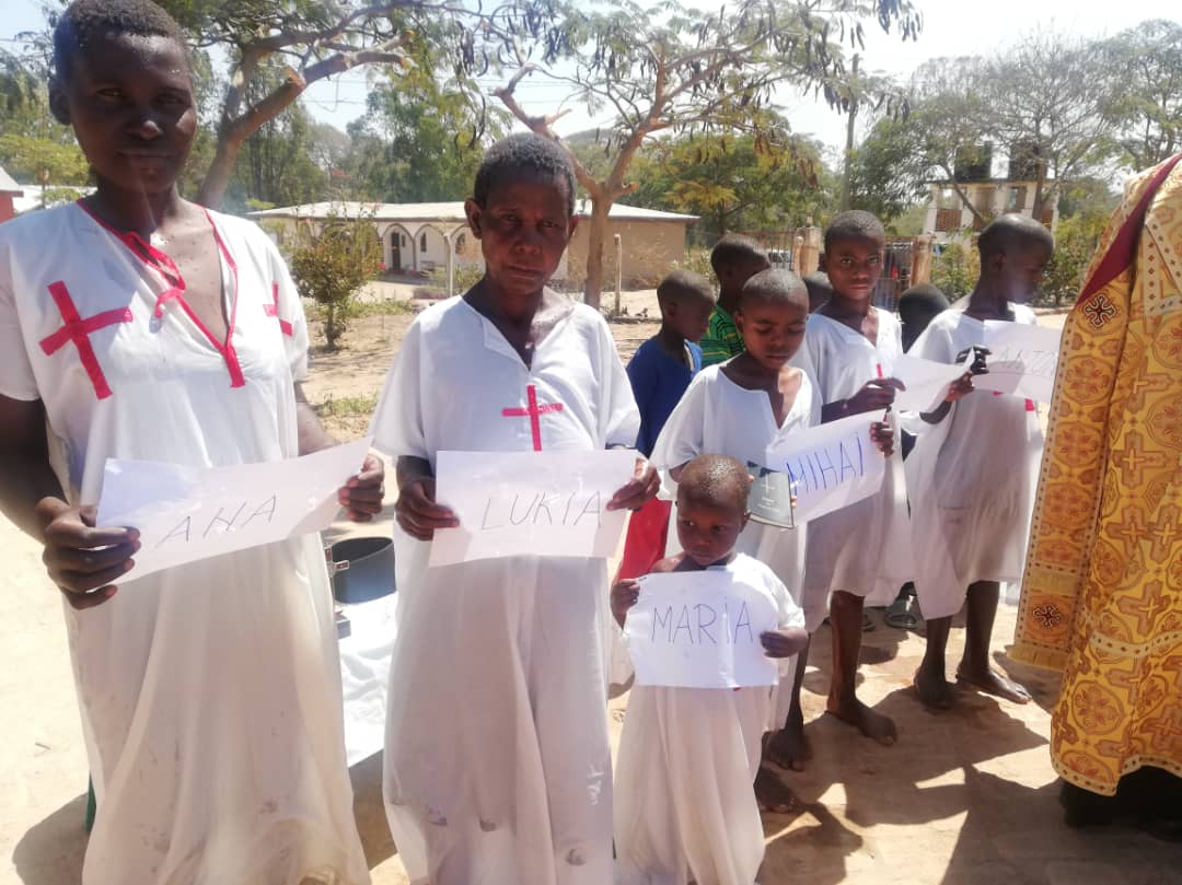 210 persoane au primit Taina Sfântului Botez în Tanzania