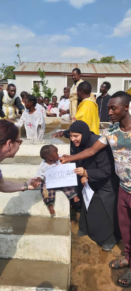 210 persoane au primit Taina Sfântului Botez în Tanzania