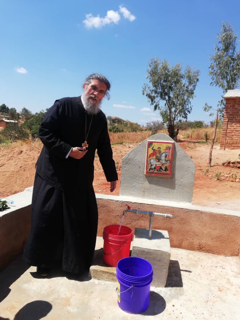 Bucurii pentru sătenii din Kinyamlewa: case noi, apă potabilă și-o biserică în apropiere