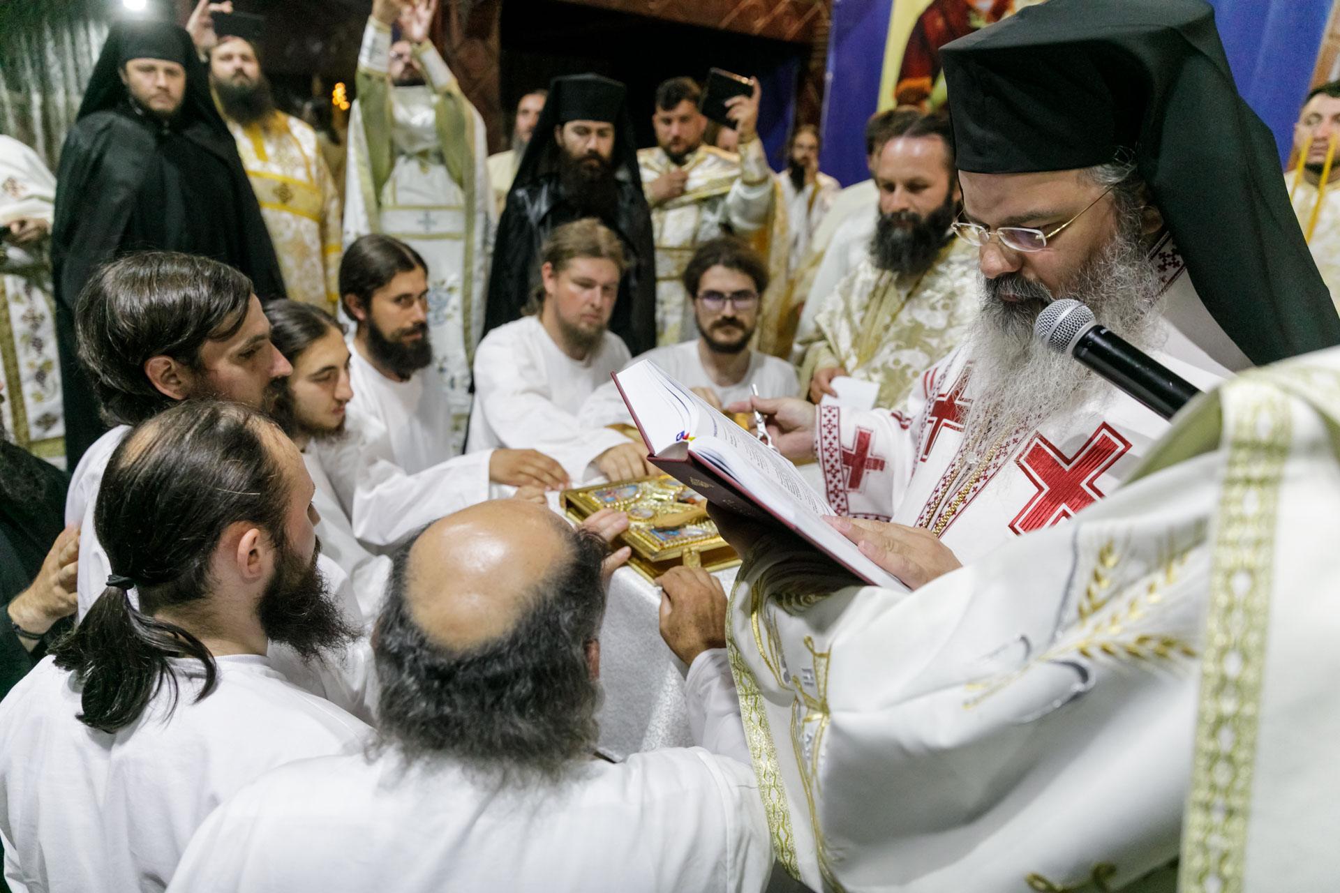 Slujbe arhiereşti în Eparhia Huşilor