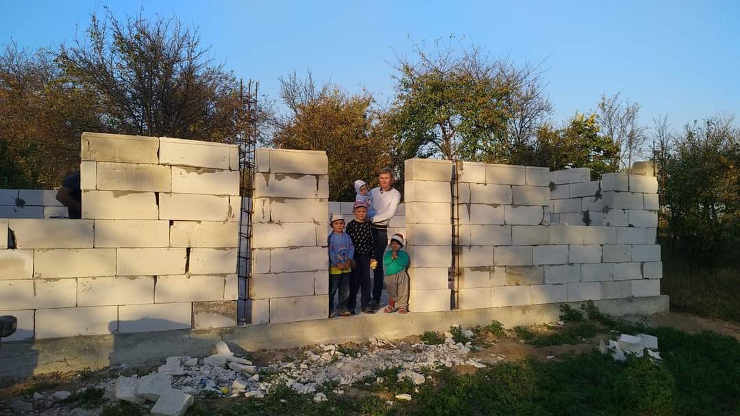 Casă construită pentru o familie nevoiașă, în Parohia „Izvorul Tămăduirii” - Coșula
