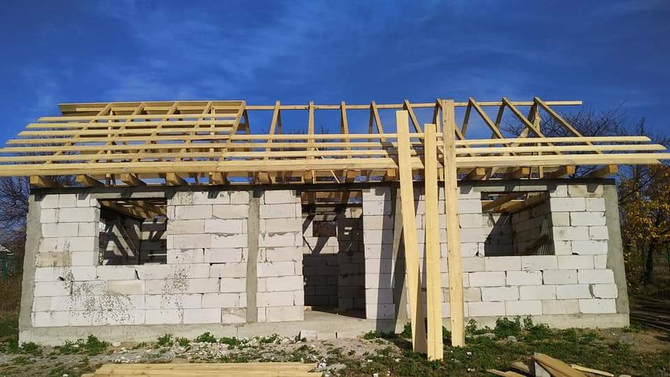Casă construită pentru o familie nevoiașă, în Parohia „Izvorul Tămăduirii” - Coșula